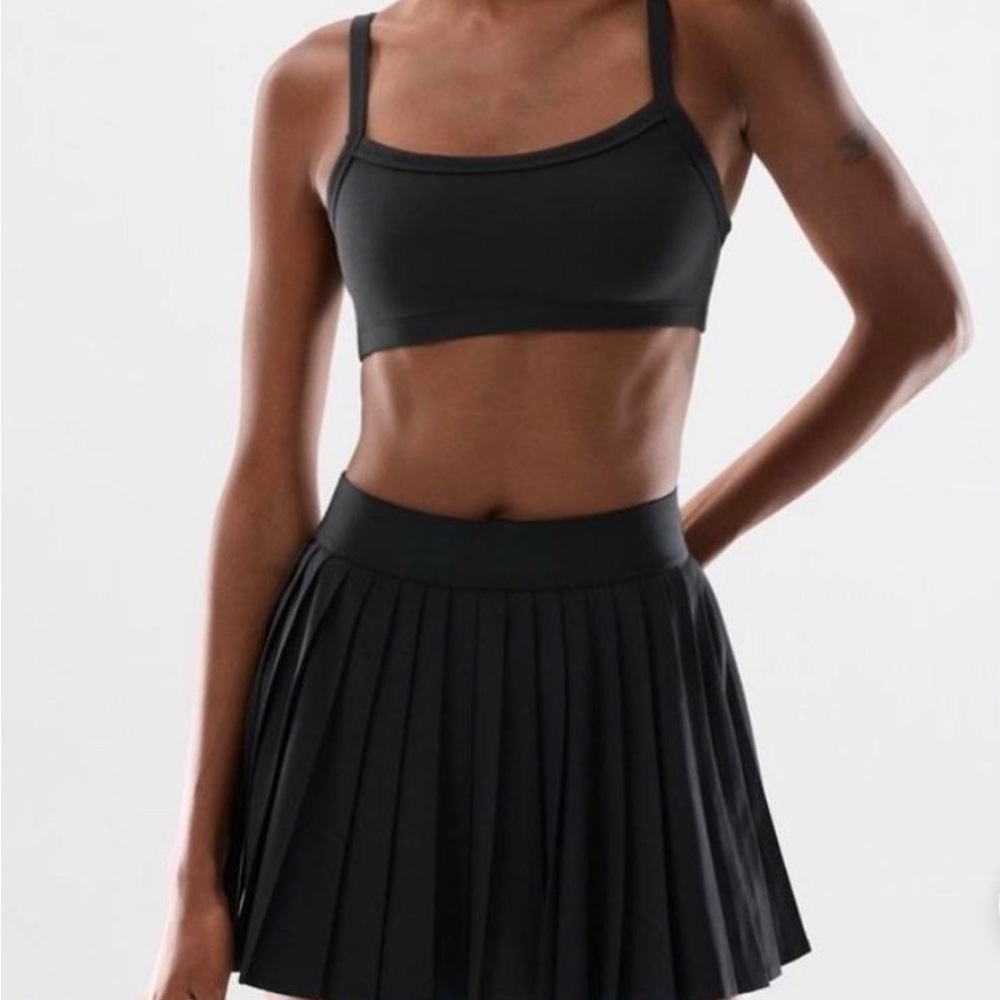 Aritzia TNA move tech pro mini skirt
